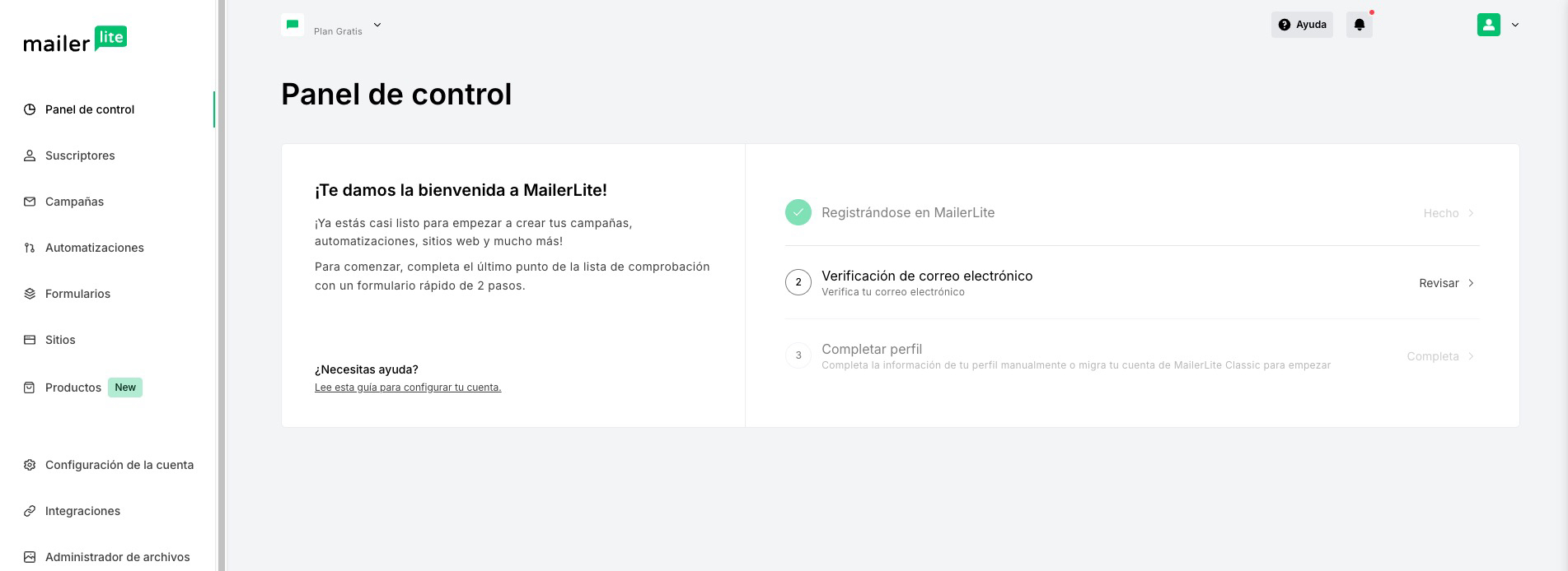 Panel de control de MailerLite mostrando la interfaz principal con varias opciones como campañas, suscriptores, formularios, sitios, automatización, configuraciones de cuenta, integraciones, administrador de archivos y plantillas.