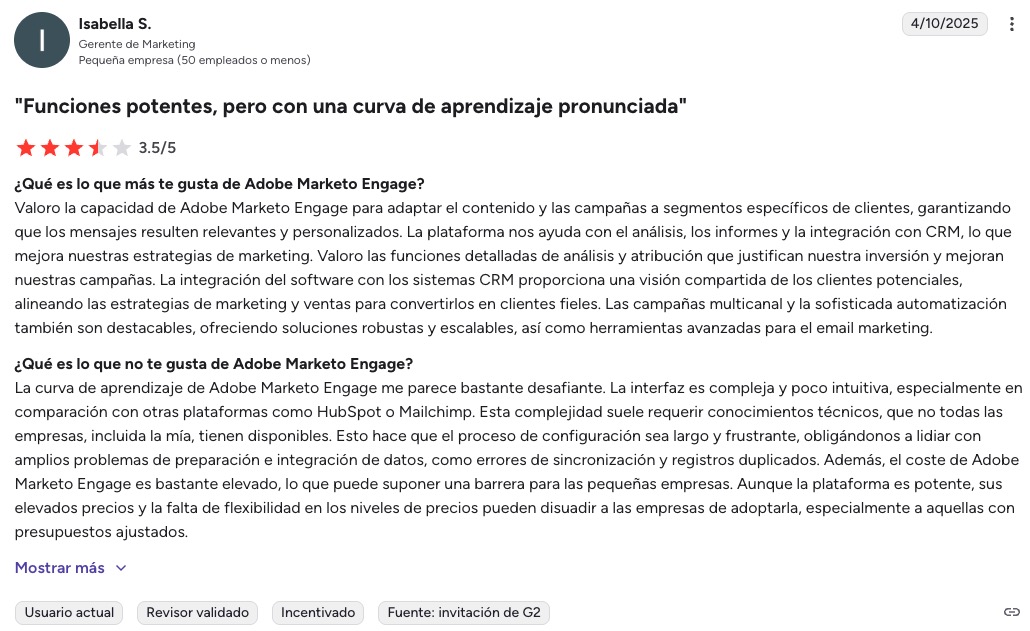 Reseña de usuario que muestra que Adobe Marketo requiere conocimientos técnicos especializados y experiencia para operar de manera efectiva.