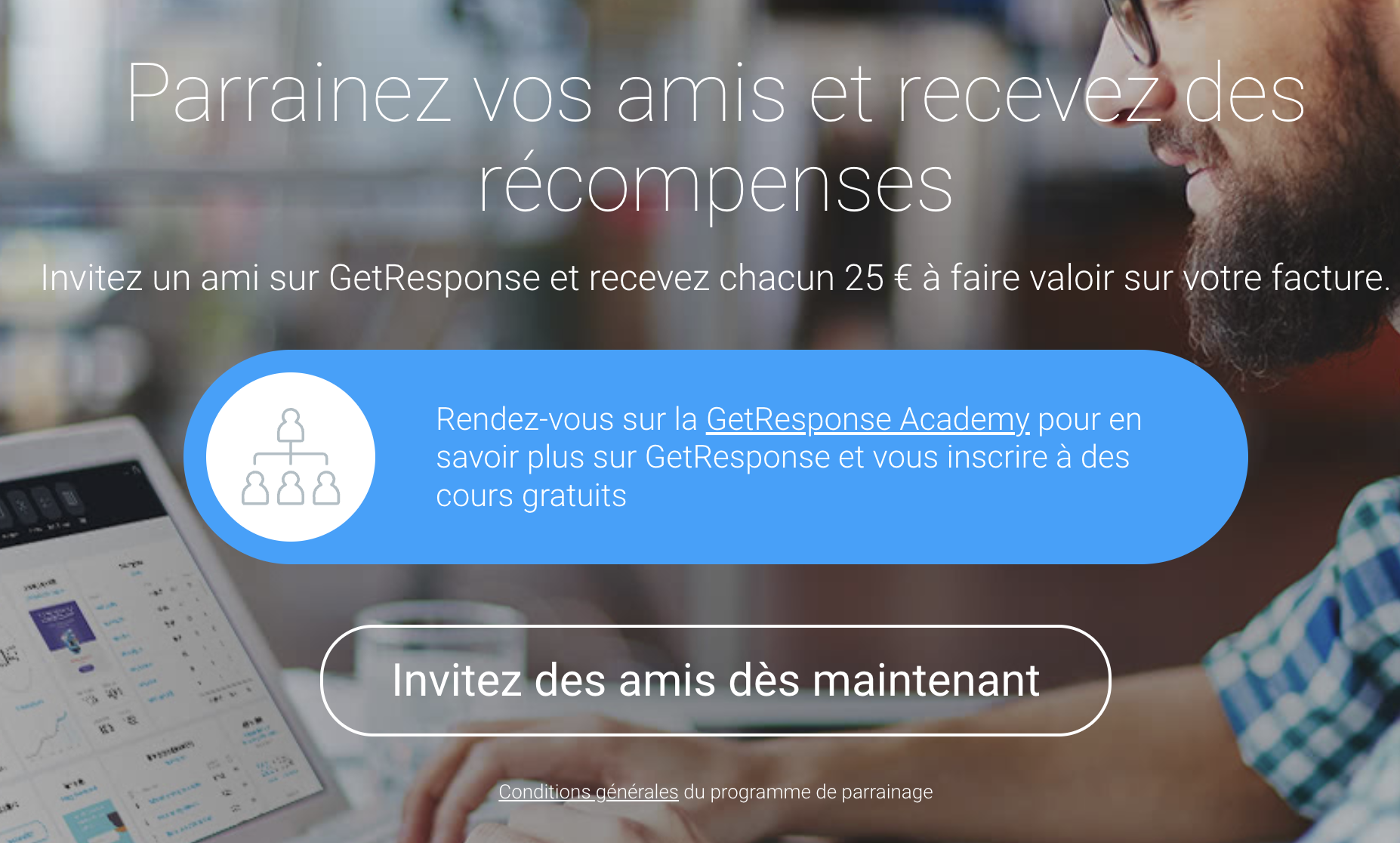 Capture d’écran d’une page web GetResponse dédiée au programme de parrainage, où vous pouvez gagner 25 EUR en recommandant GetResponse à votre famille et à vos amis.