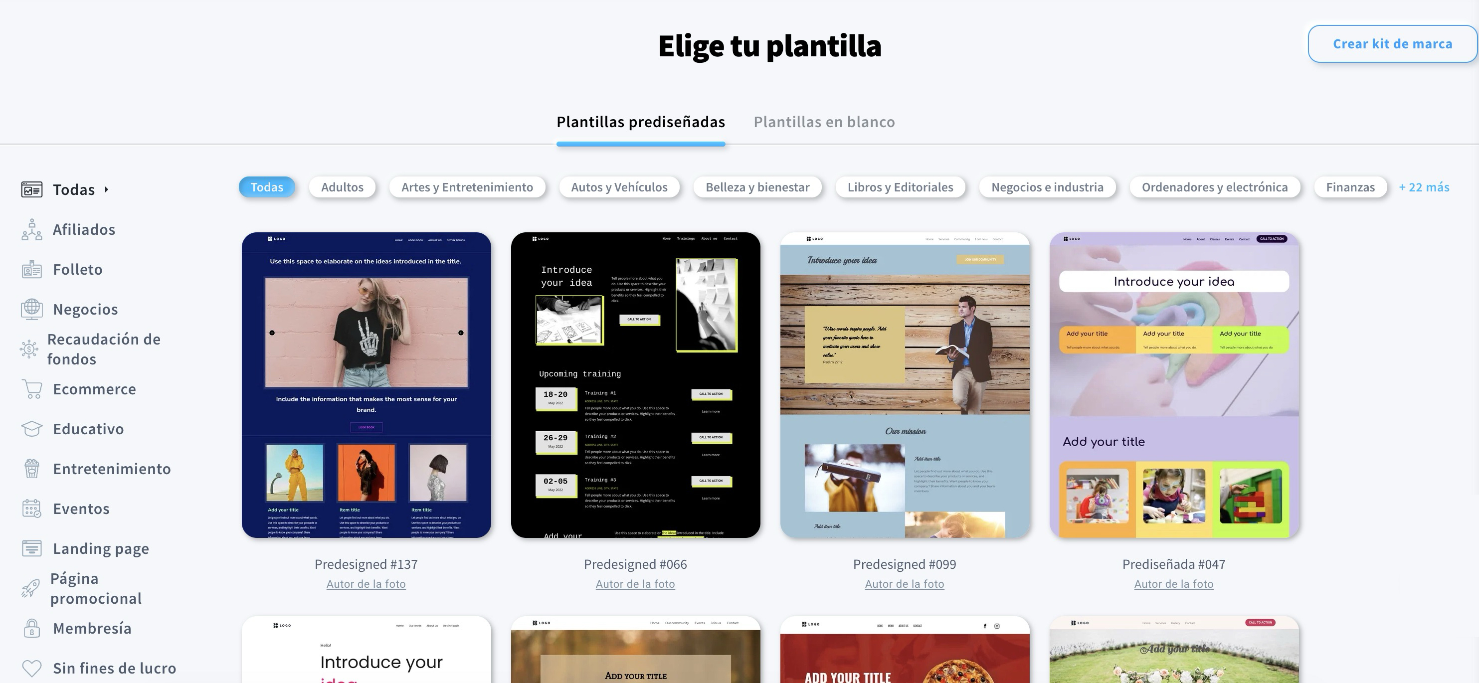Interfaz del creador de sitios web de GetResponse que muestra opciones de plantillas para comunidades con funciones de personalización de marca y diseño.