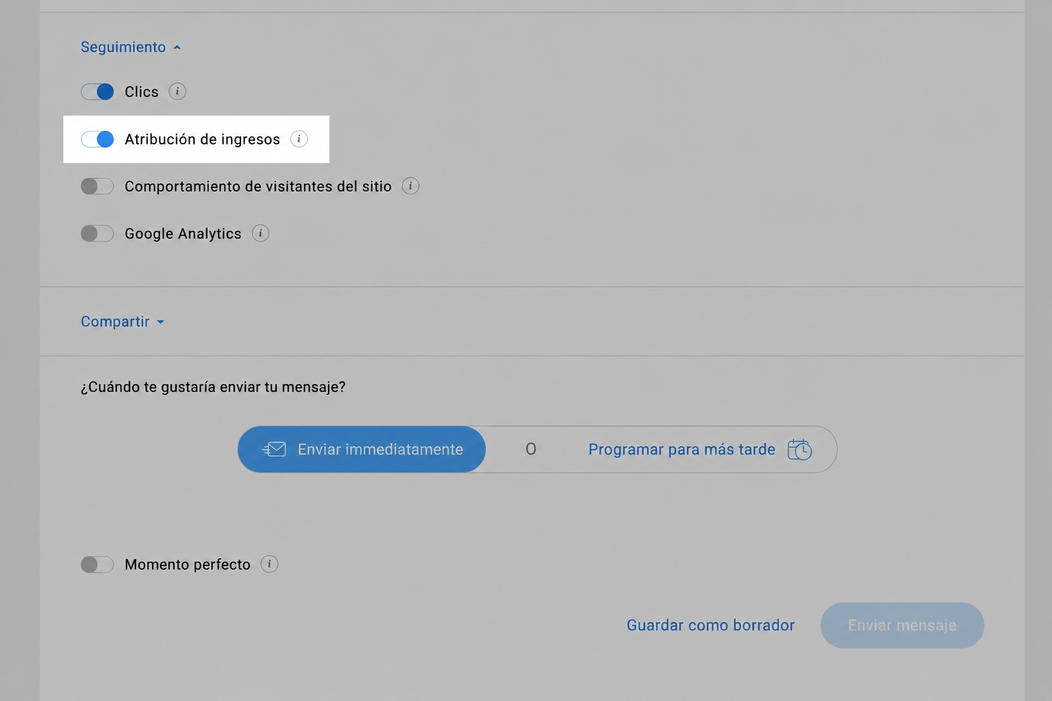 Pantalla de configuración de correo electrónico de GetResponse que muestra las opciones de seguimiento con la «atribución de ingresos» activada, junto con otros interruptores como clics, comportamiento de los visitantes del sitio y Google Analytics, además de las opciones para enviar el mensaje inmediatamente o programarlo.