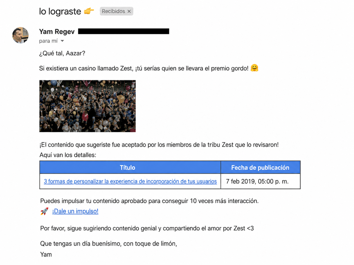 La voz de marca de Yam Regev en sus correos electrónicos.