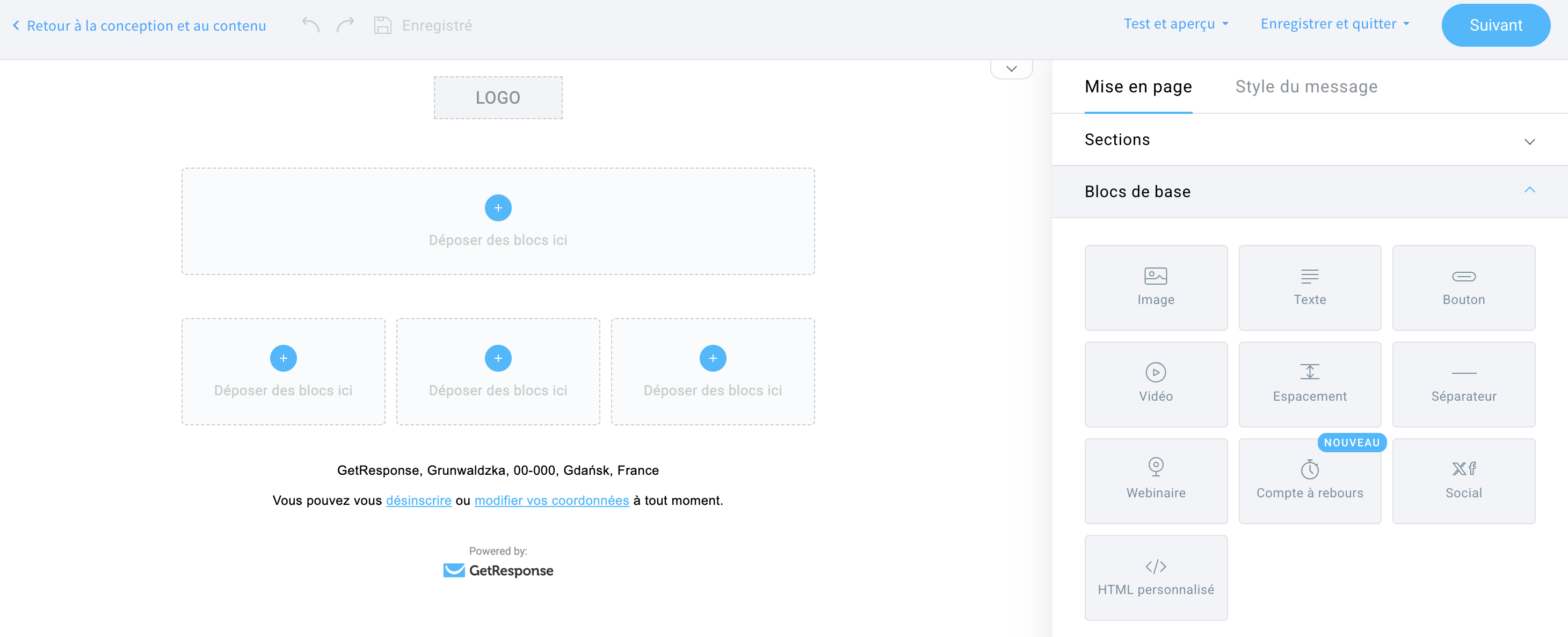 Interface d’édition d’e-mails par glisser-déposer affichant un modèle personnalisable avec du texte, des images et des boutons.