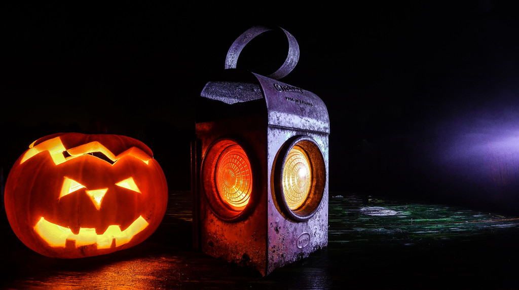 lamp-halloween-lantern-pumpkin-1024x572