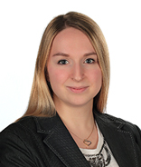 Monika - Junior International Accountant