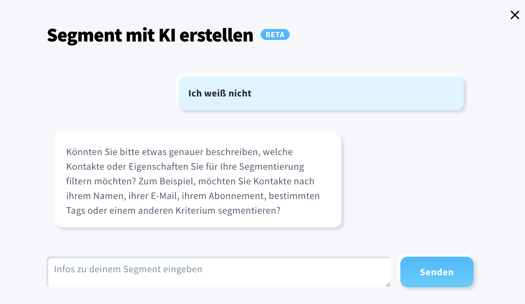Ein Pop‑up, das beim Erstellen eines KI‑Segments angezeigt wird und Klärungsfragen des KI‑Agents zeigt
